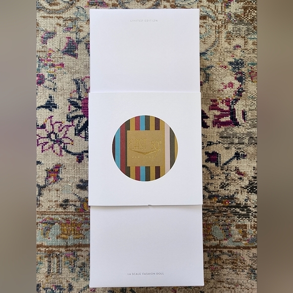 NRFB, Integrity Toys, Enchanting in Amethyst Lady Aurelia Grey Dressed Doll. - Picture 11 of 16